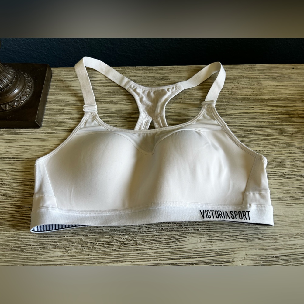 Victoria Sport Incredible Lightweight Max White Racerback Sports Bra